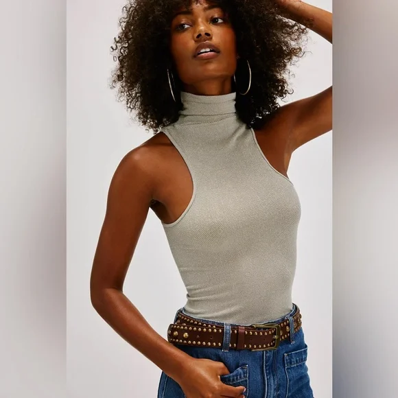 Free People Always Ready Seamless Turtleneck Tank Moss Size M/L NWT - Picture 1 of 4